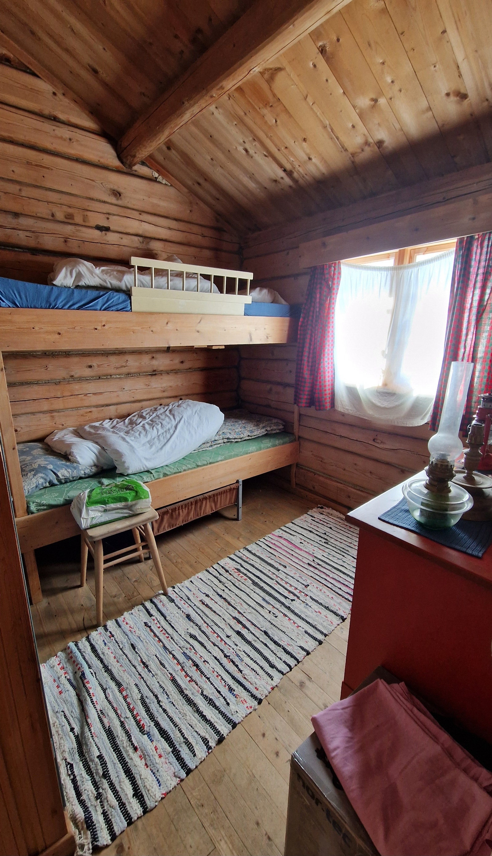 Soverom 2 hytte. Her er det også plass til dobbeltseng om man ønsker det Galleribilde