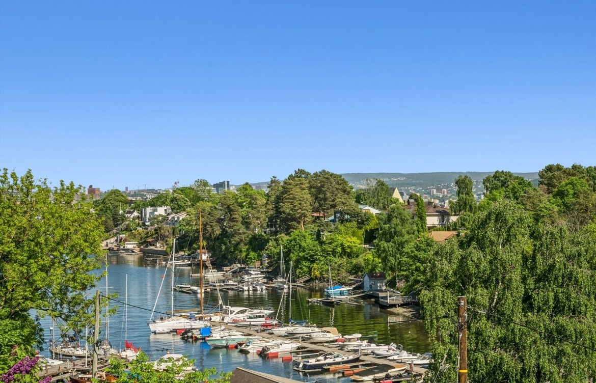 Utsikt fra balkong Galleribilde