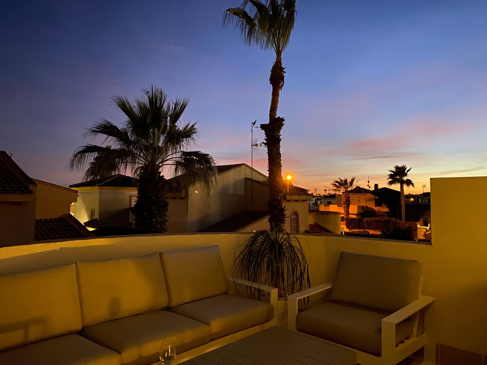 Solnedgang i baren Galleribilde