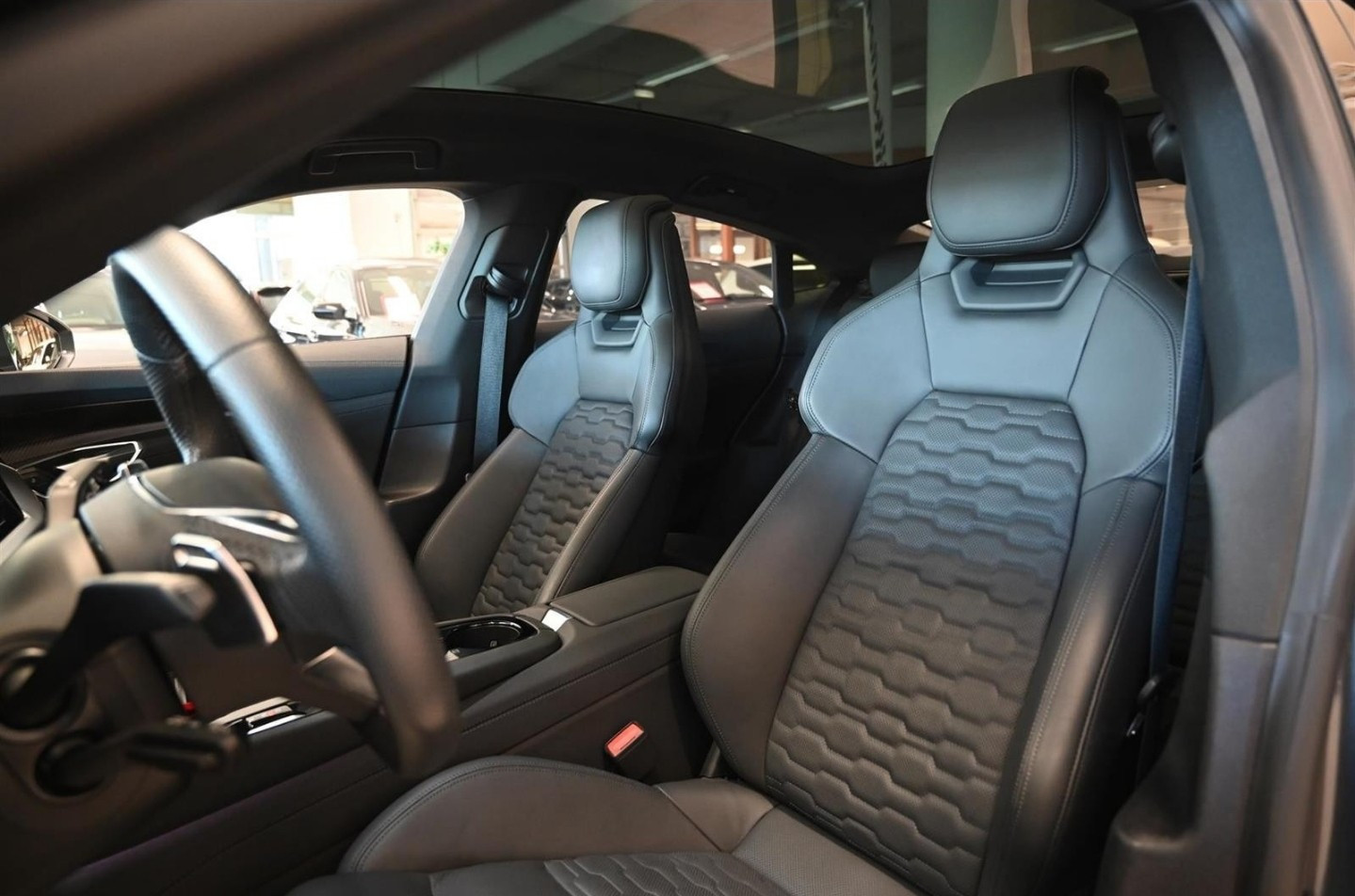 Audi e-tron GT quattro PRO, b&w, Massasje, kald luft i seter 2