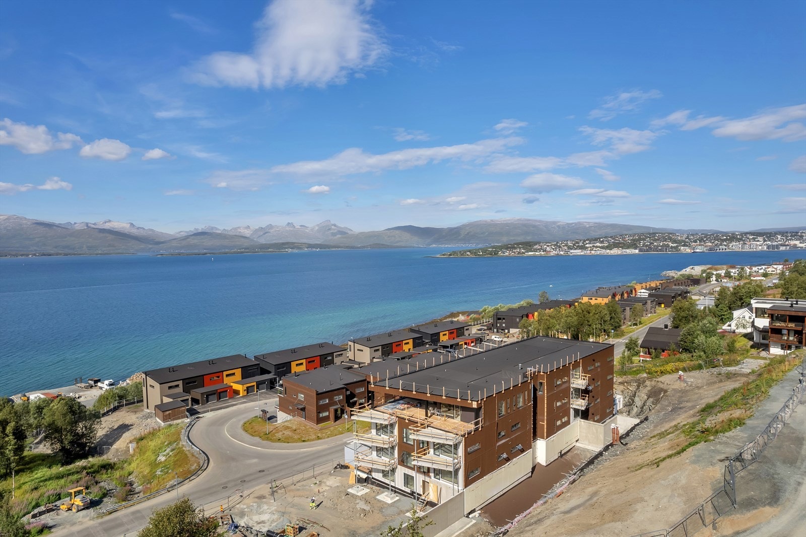 Alle ledige leiligheter har parkering i felles garasjeanlegg. Galleribilde