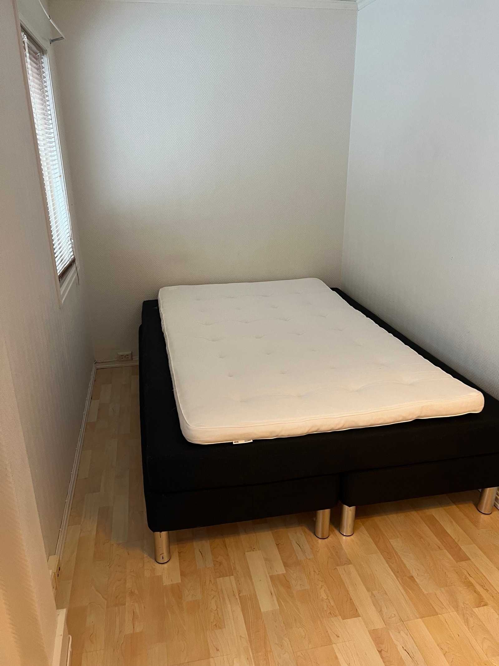 Seng 120 x 200cm Galleribilde