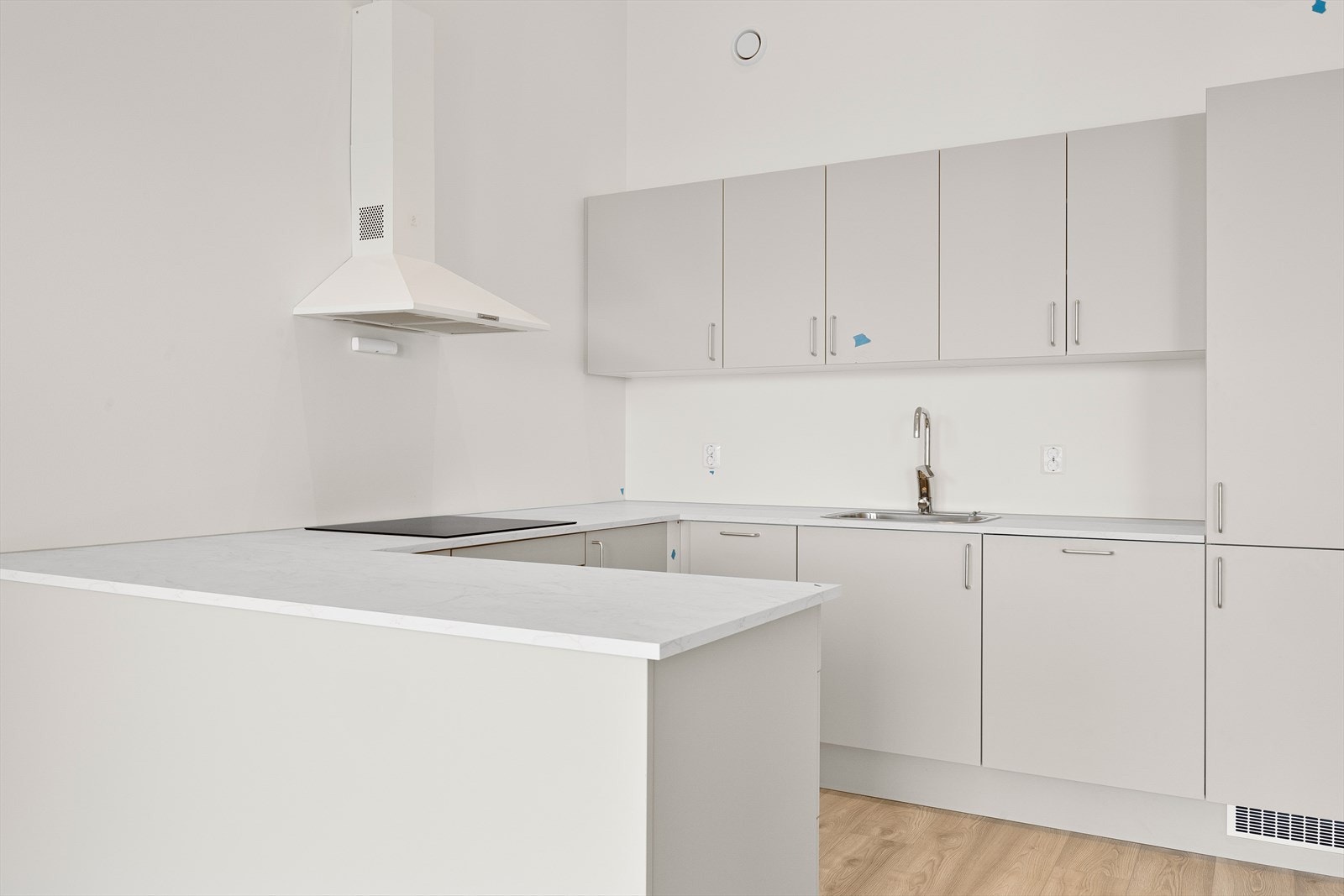 Flott og moderne kjøkkeninnredning Galleribilde