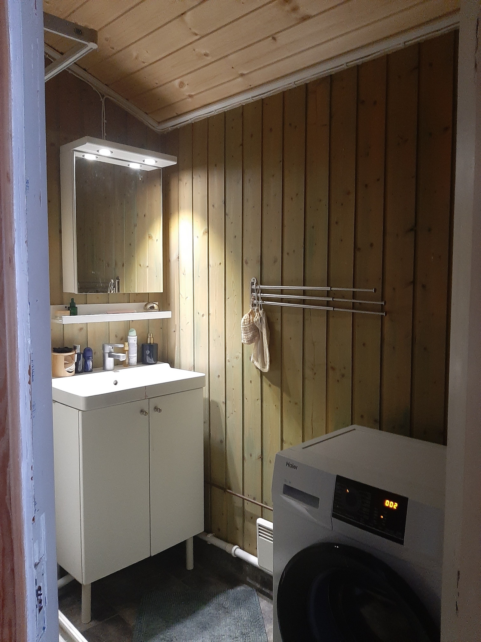 Dusjrom og plass og vaskemaskin 6Kg Galleribilde