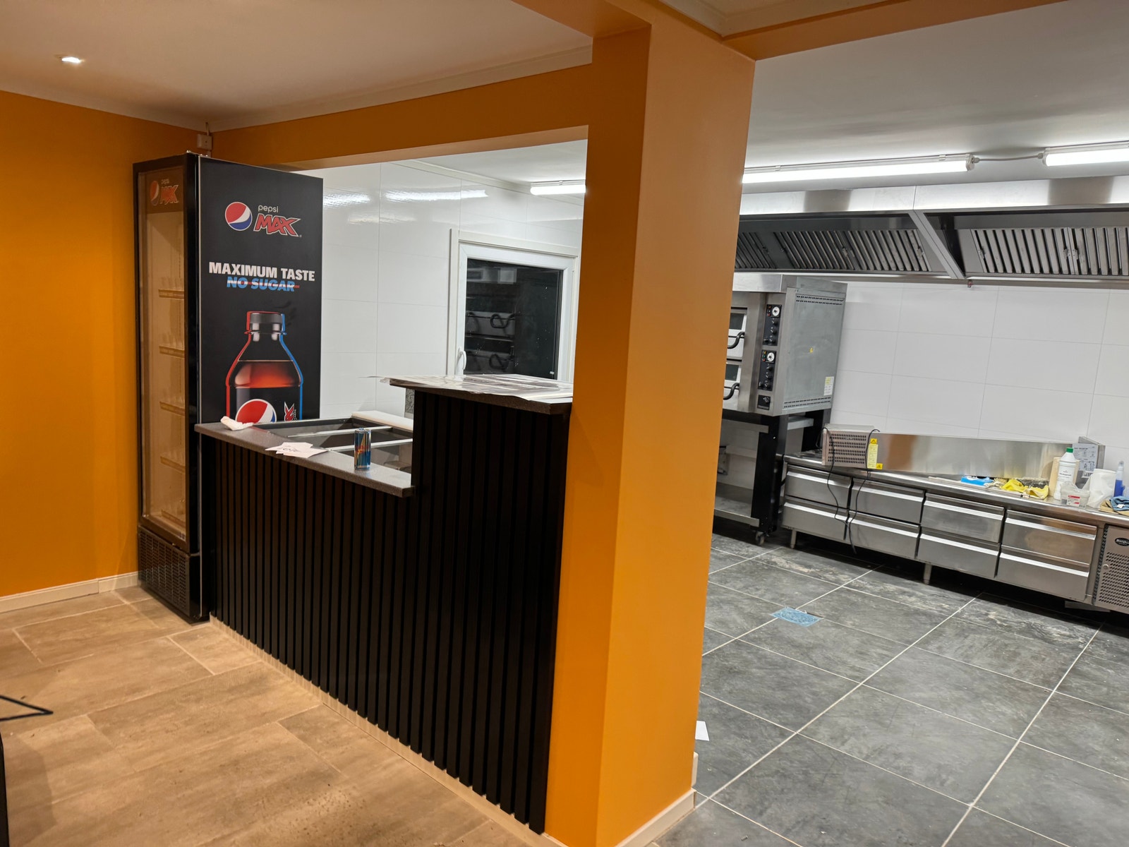 Gatekjøkken/tilbygg serveringslokale. Galleribilde