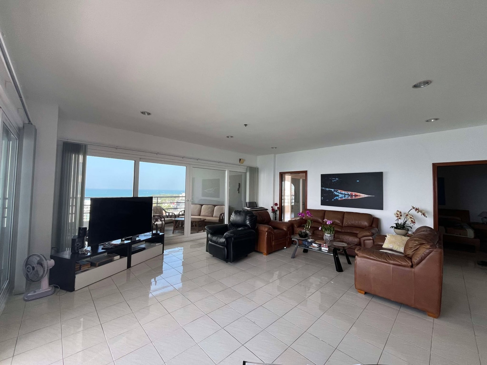 Stue stor leilighet Galleribilde