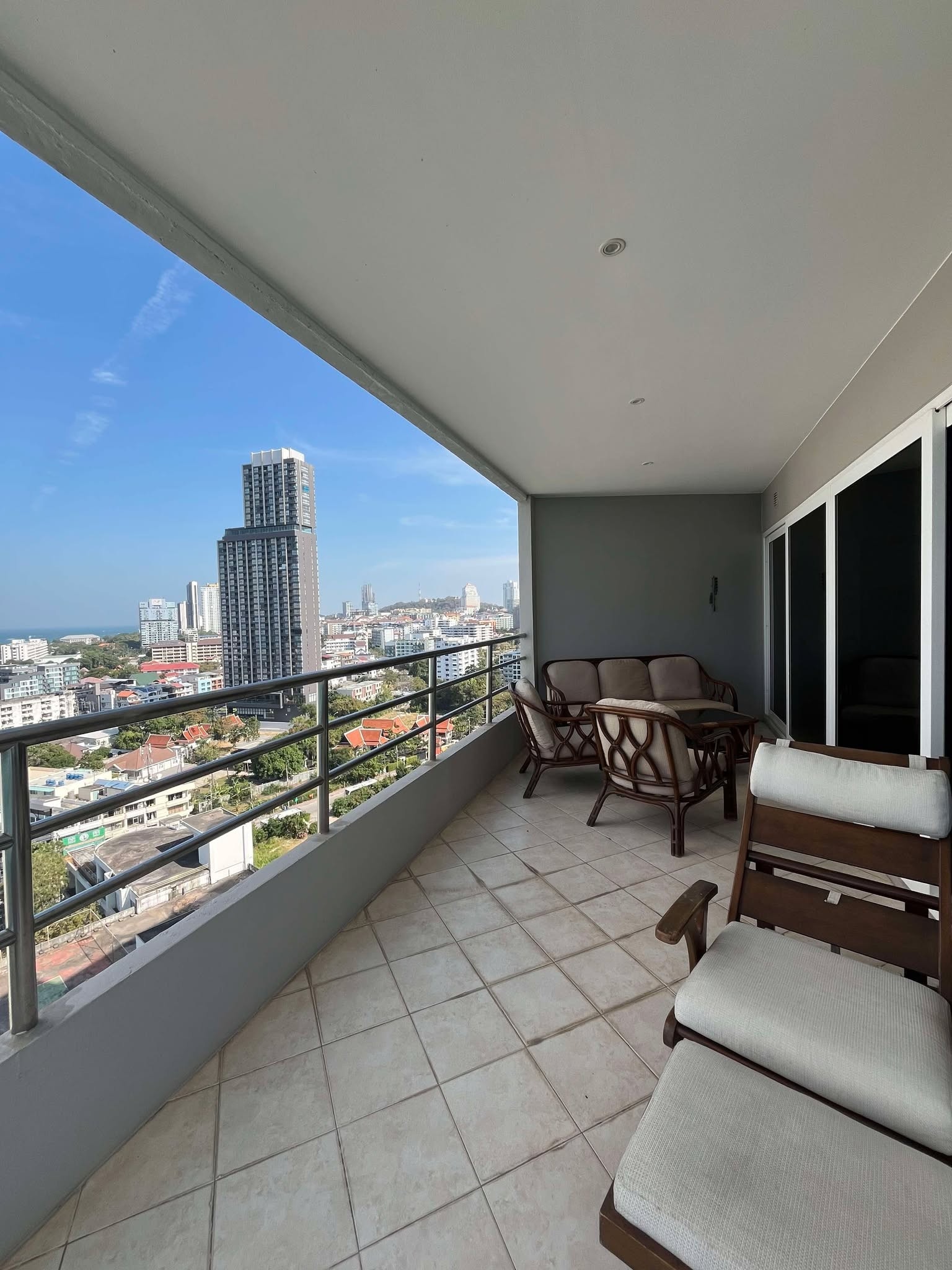 Sideterasse i stor leilighet Galleribilde