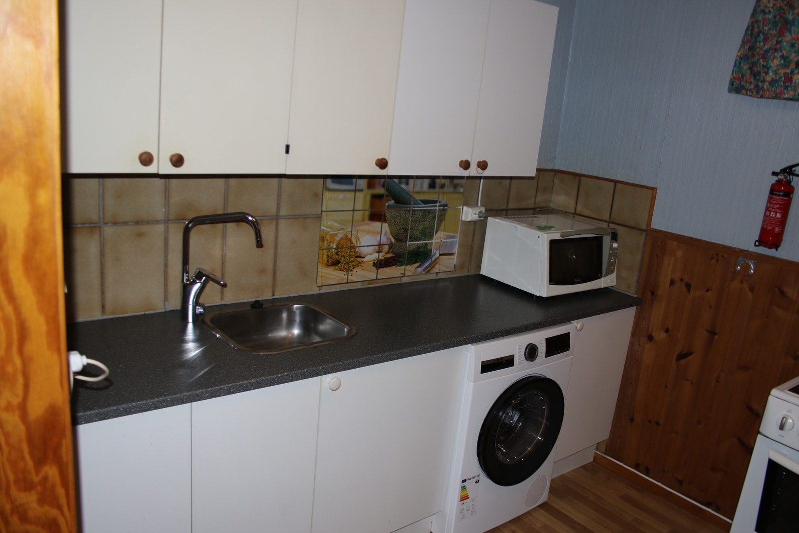 Kjøkken og vaskemaskinen Galleribilde