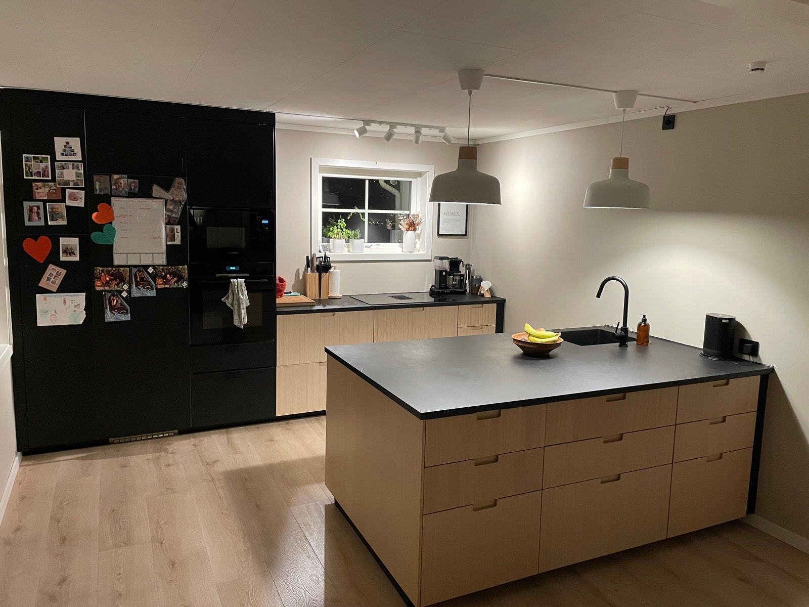 Masse plass på kjøkkenet Galleribilde