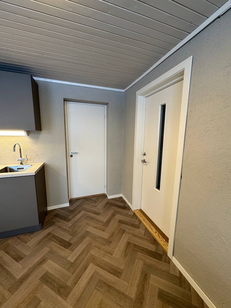 Inngangsdør til høyre, bad rett frem Galleribilde