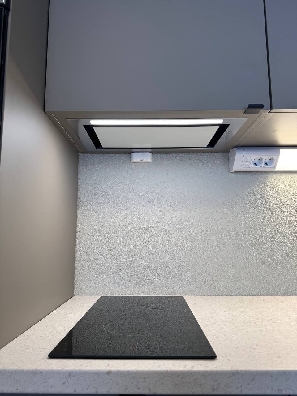 2-soners koketopp + ventilator m/LED lys fra Keo Galleribilde