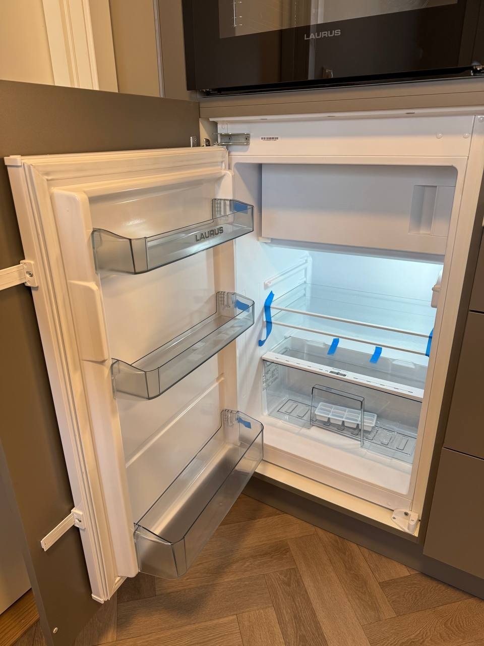Kjøleskap m/liten fryseboks Galleribilde