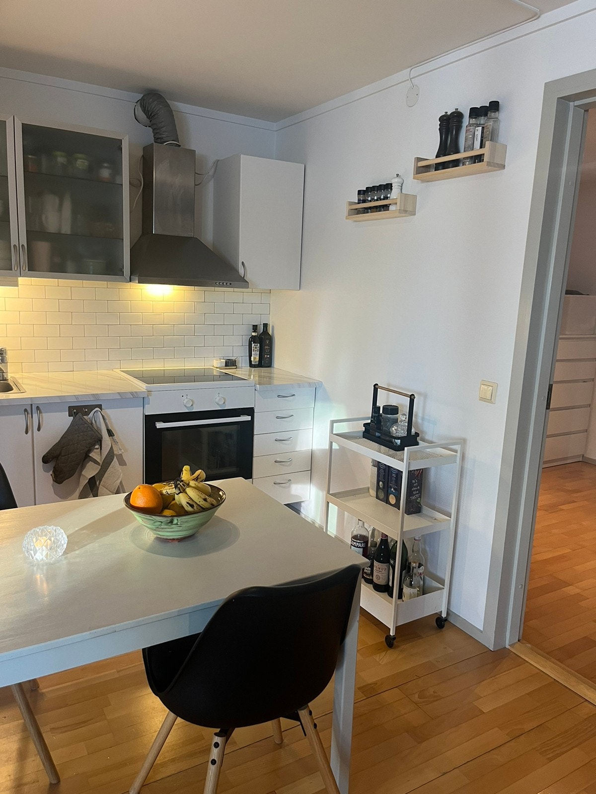 Tralle til oppbevaring medfølger Galleribilde