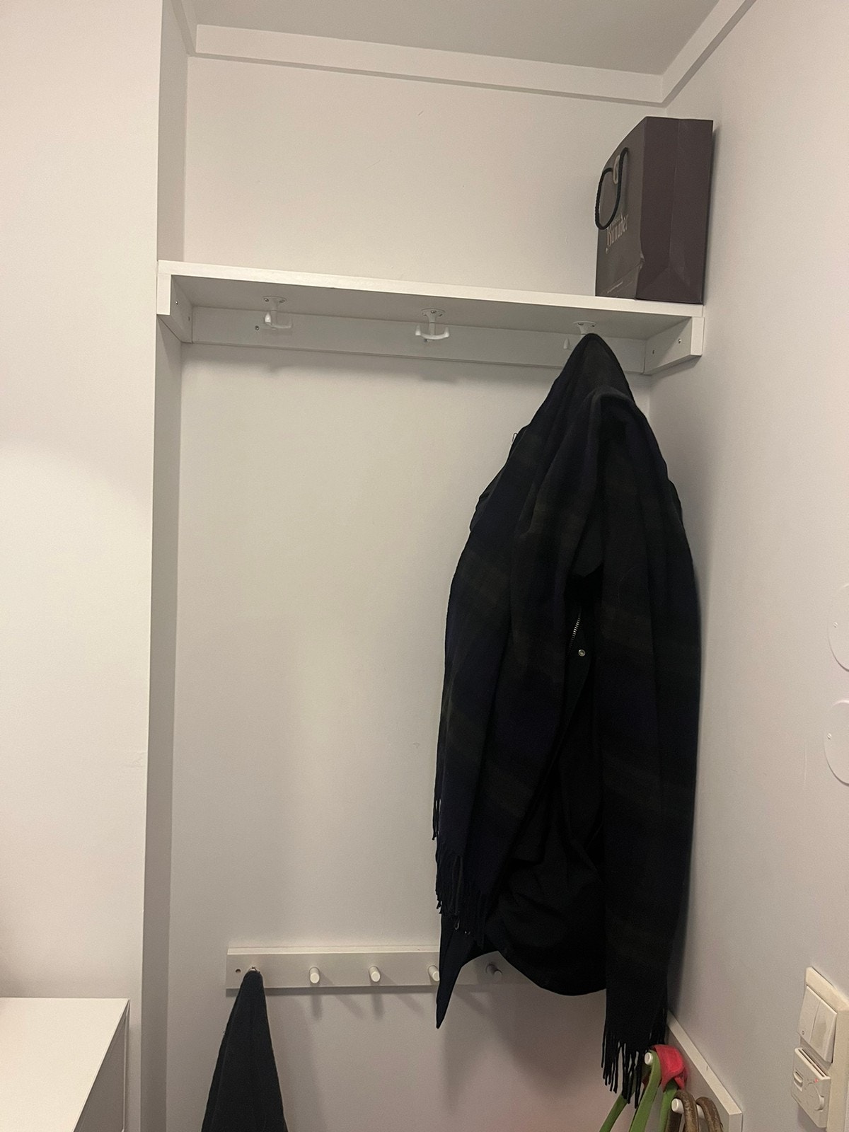 Smart plassbygd klesoppbevaring i gang Galleribilde