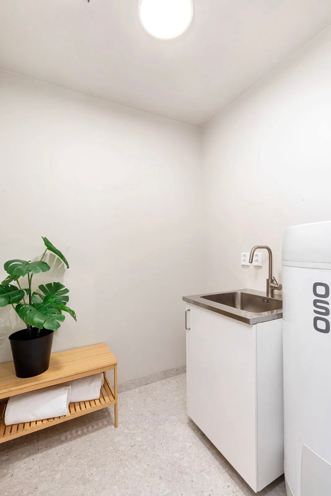 Eget vaske rom / bod for oppbevaring Galleribilde