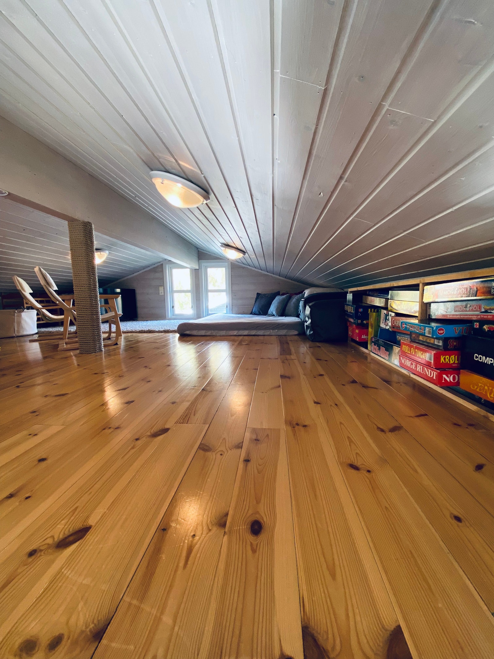 150-madrass på hemsen - men der er det plass til flere om dere har med egen madrass! Galleribilde