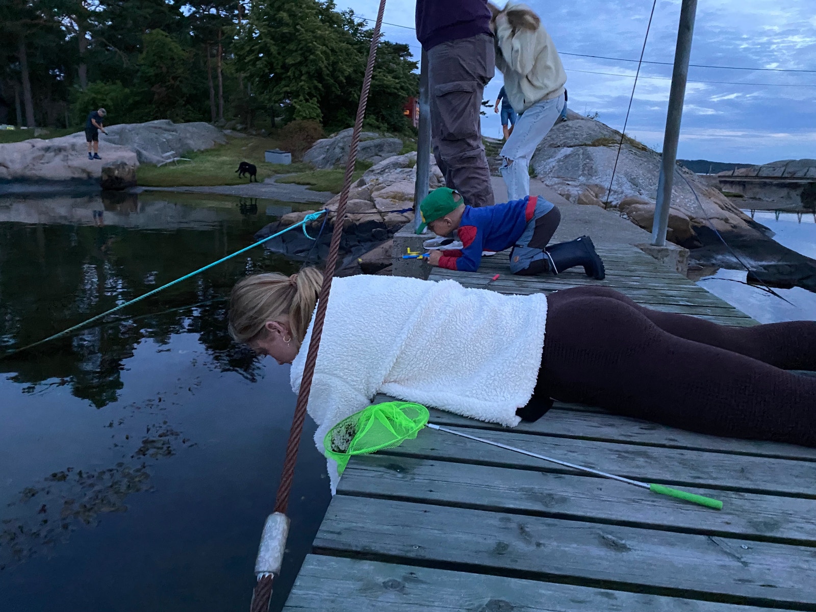Krabbefiske er gøy for både store og små Galleribilde