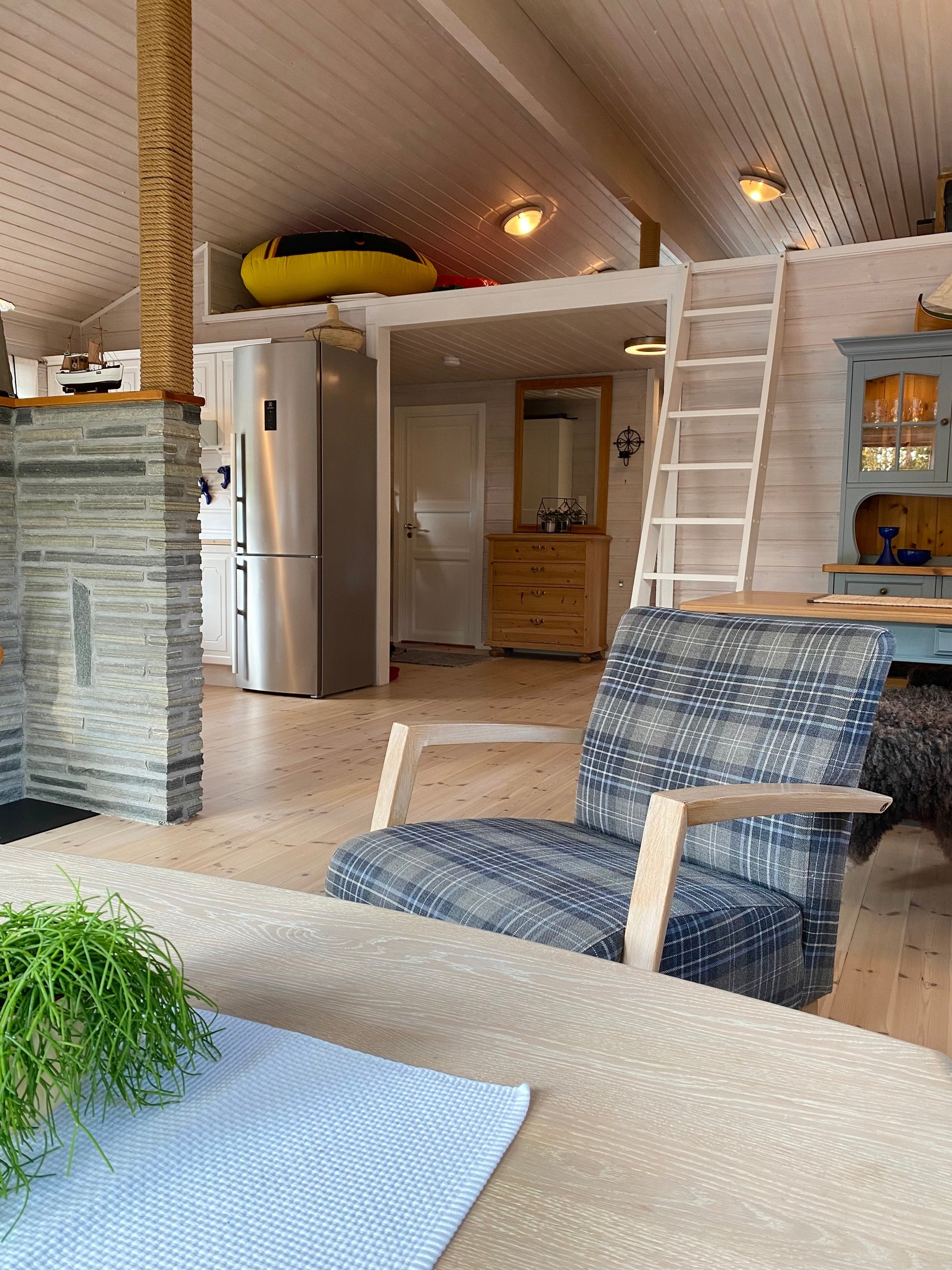 Fra stua går stigen opp til hemsen Galleribilde