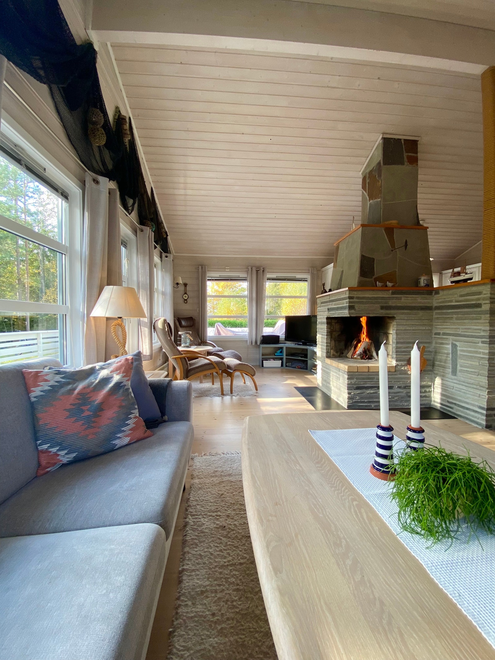 Egen tv-krok og peis Galleribilde