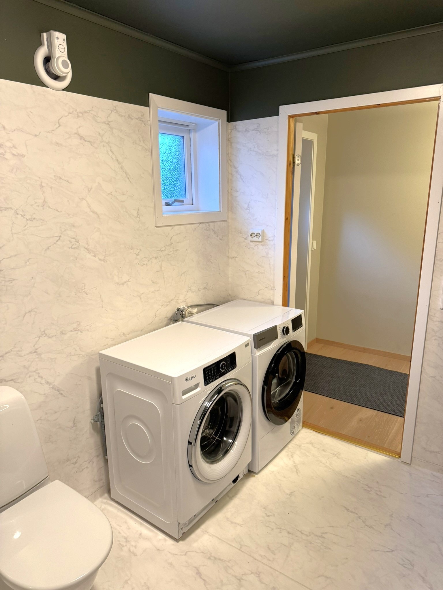 Bad med hvitevarer Galleribilde