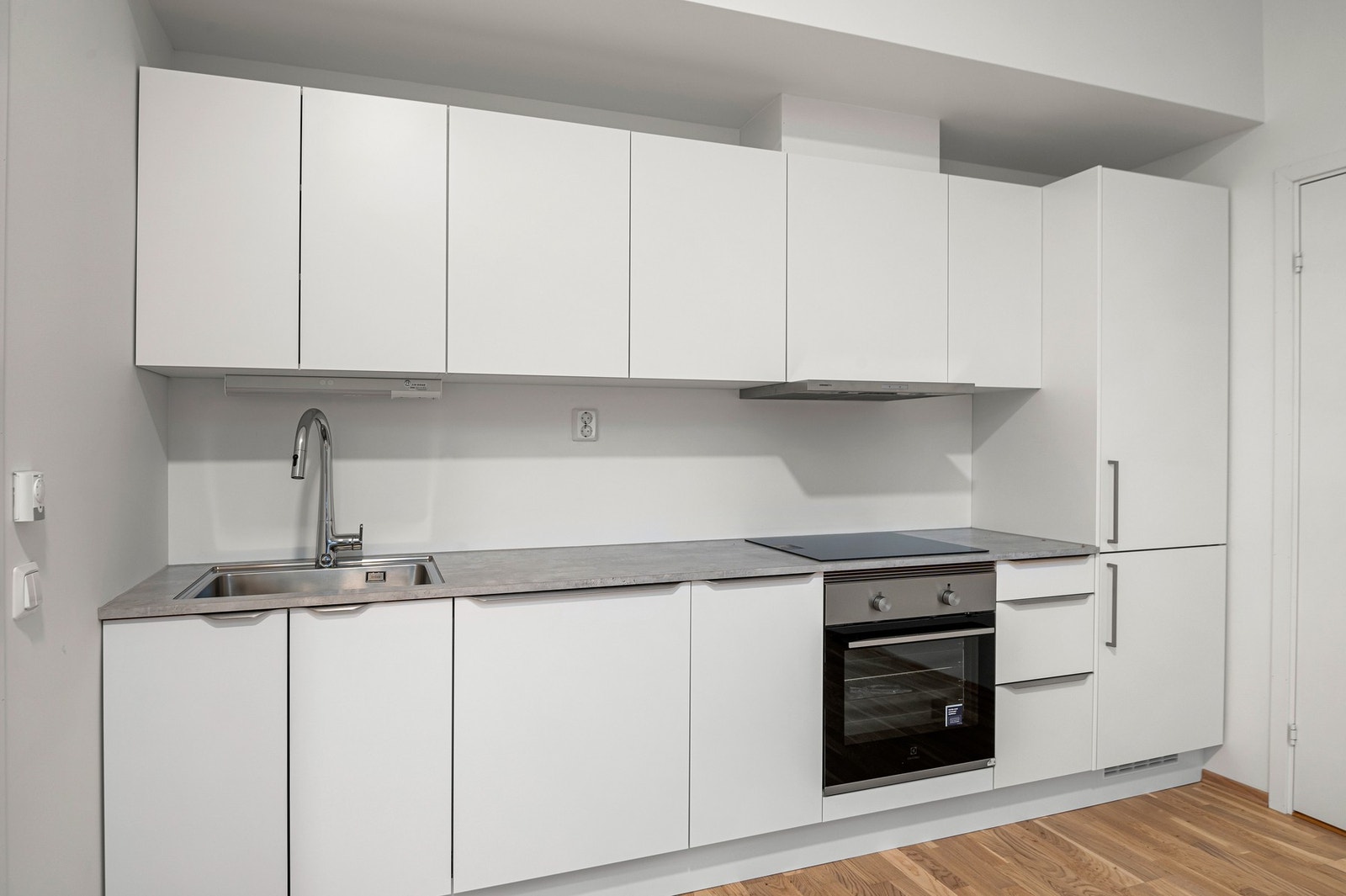 Stilrent kjøkken fra Sigdal med integrerte hvitevarer Galleribilde