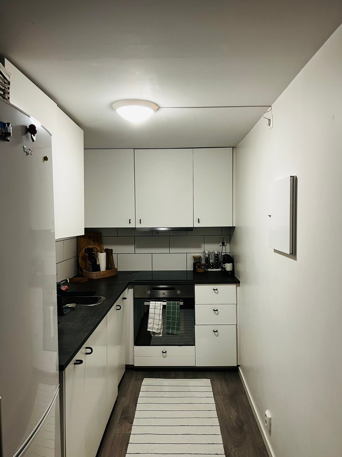 Kjøkken inkludert hvitevarer Galleribilde