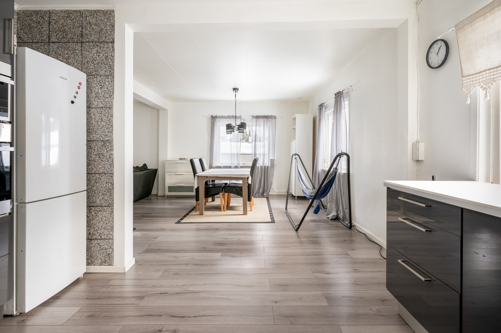 Åpen løsning mellom kjøkken og stue Galleribilde