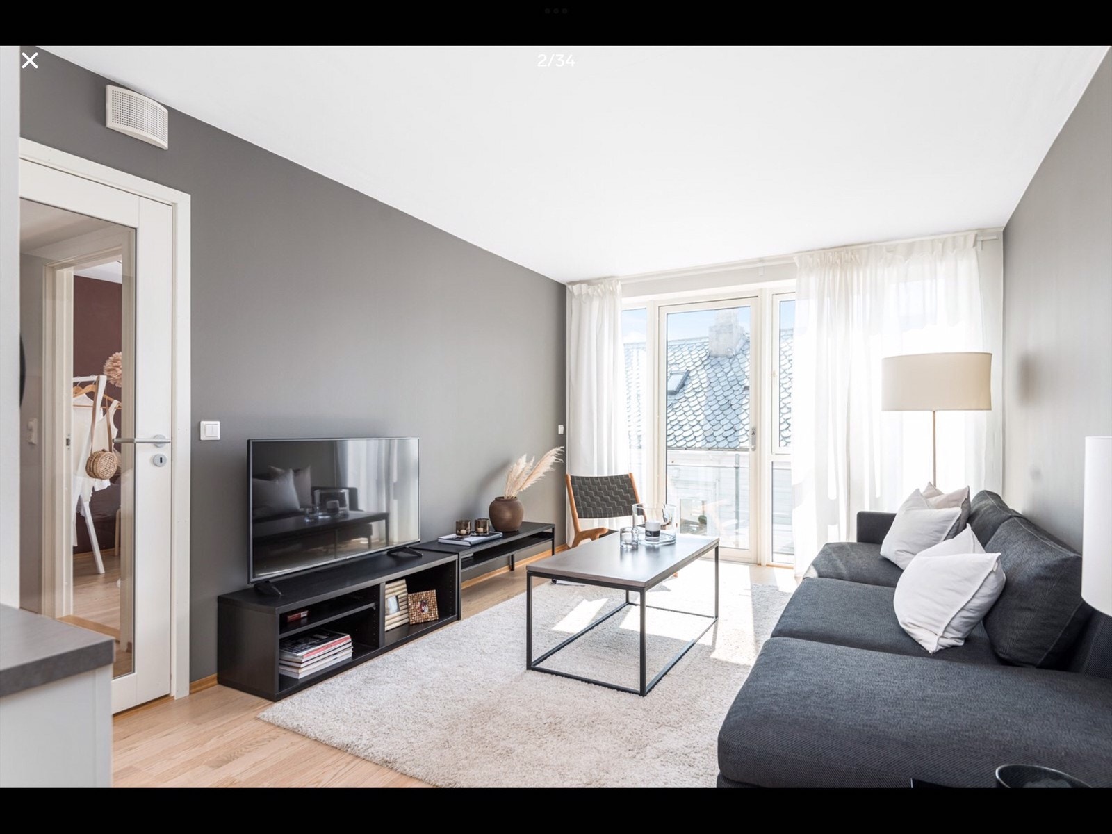 Sofa og bord fra Slettevold Galleribilde