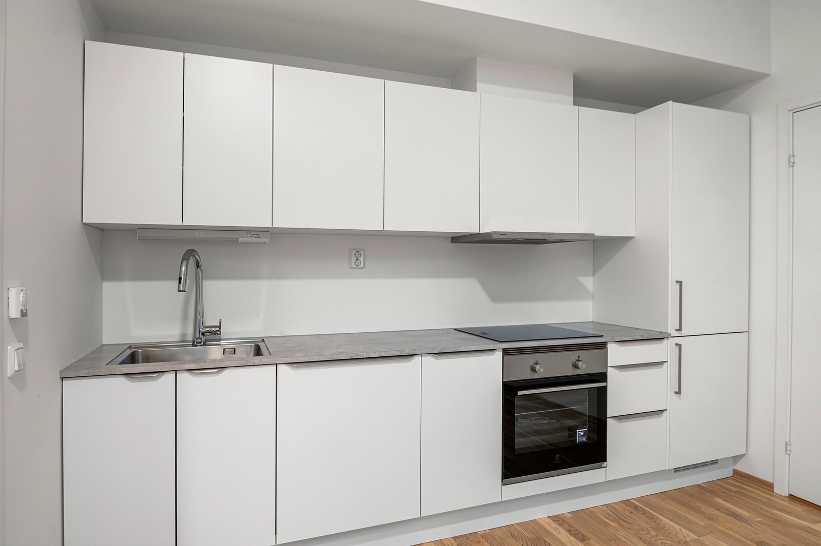 Stilrent kjøkken fra Sigdal med integrerte hvitevarer Galleribilde