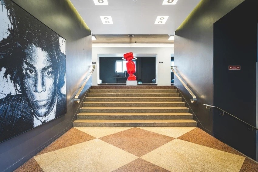 Common Main entrance Galleribilde