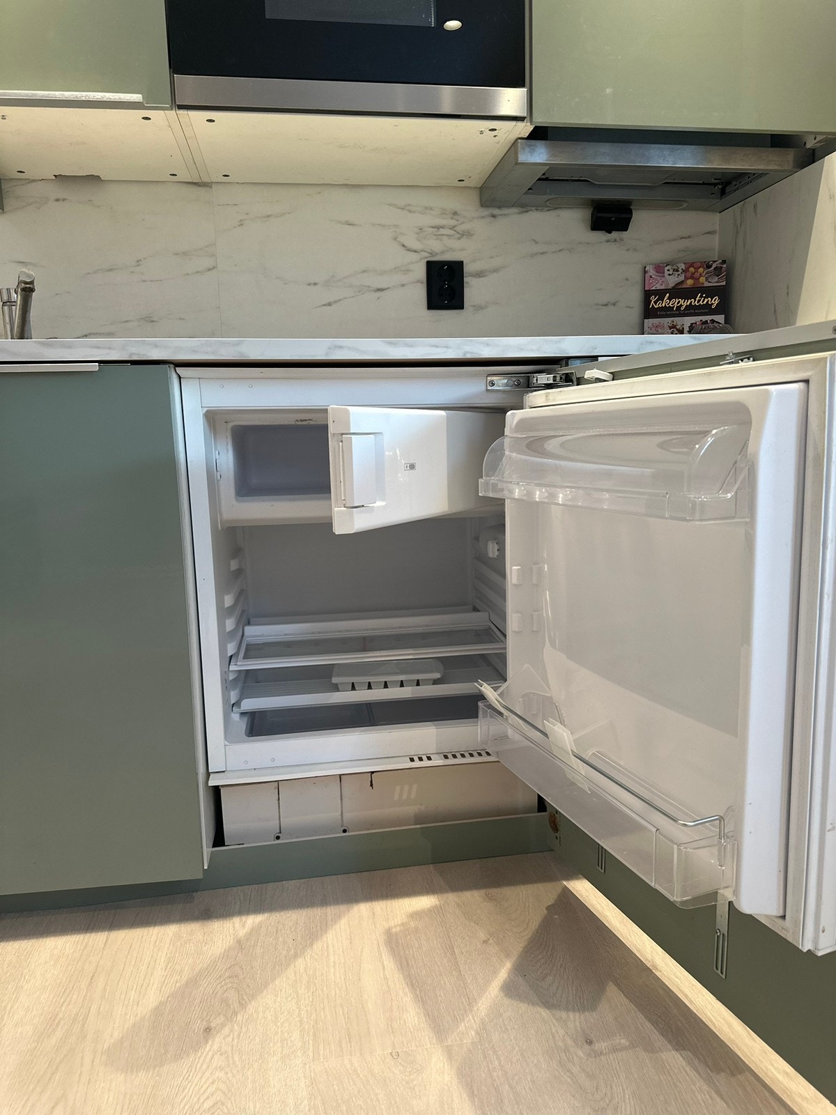 Kombiskap med frysedel Galleribilde