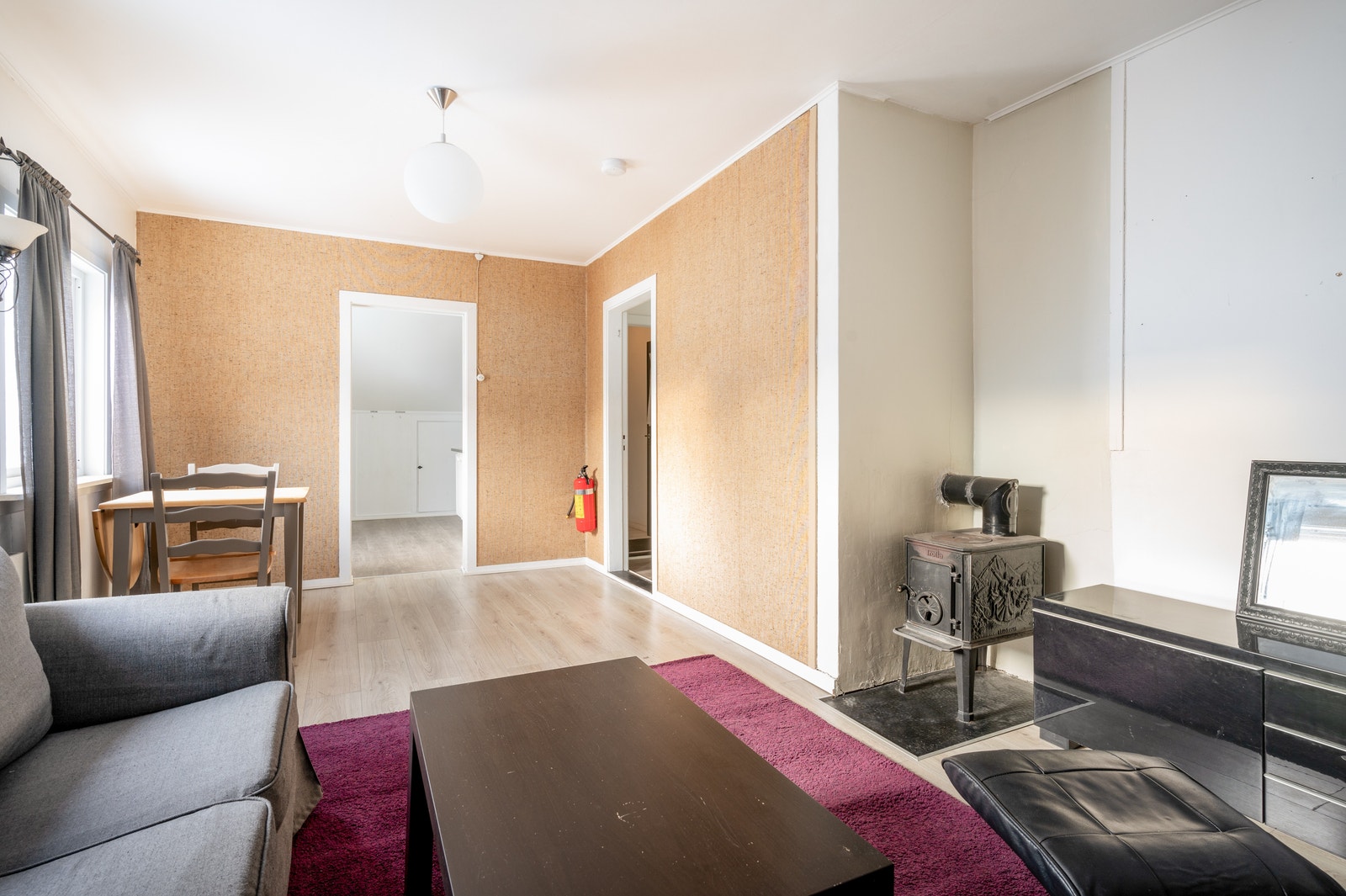 Peis i stua Galleribilde