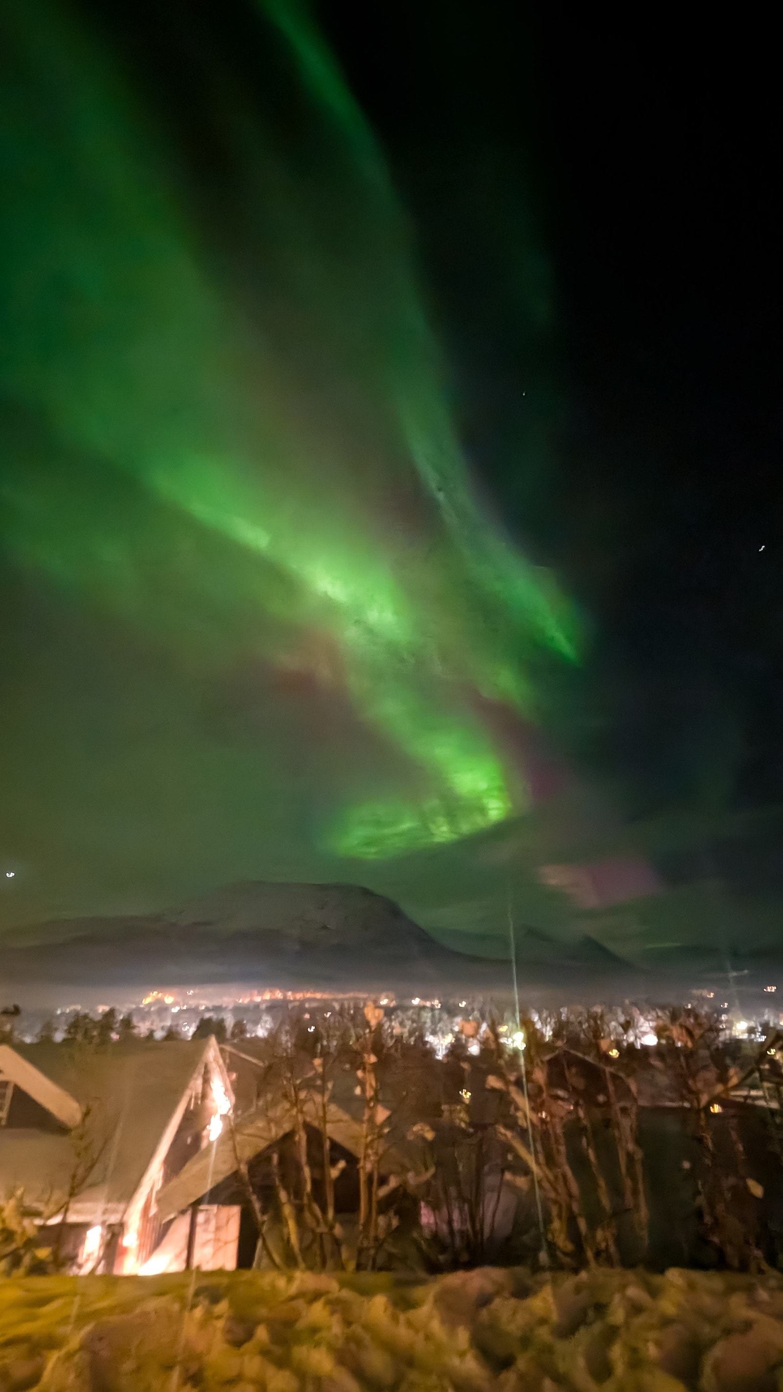 Nordlys oppleves ofte om vinteren (her i desember) Galleribilde