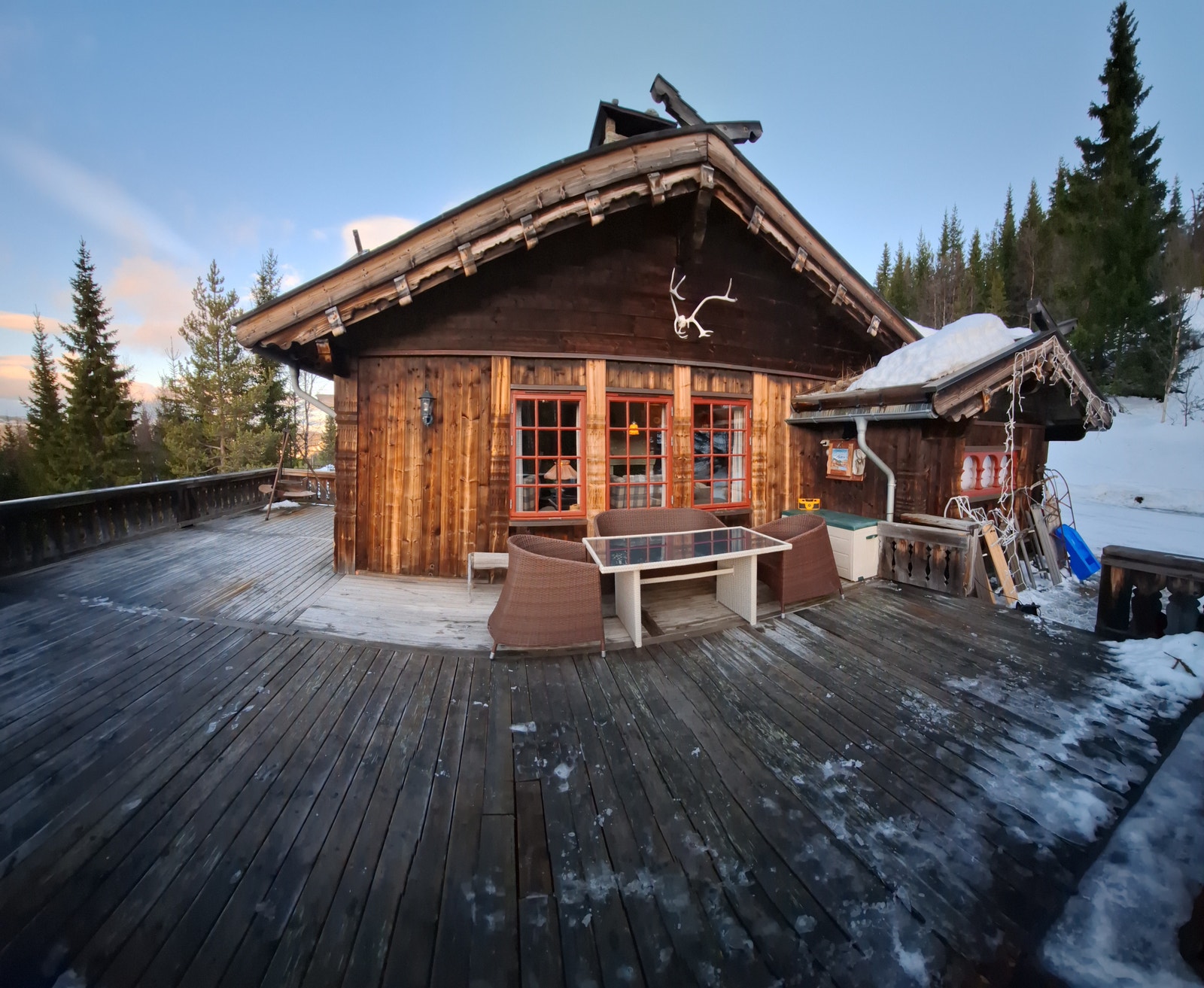 Stor terrasse for uteaktiviteter. Galleribilde