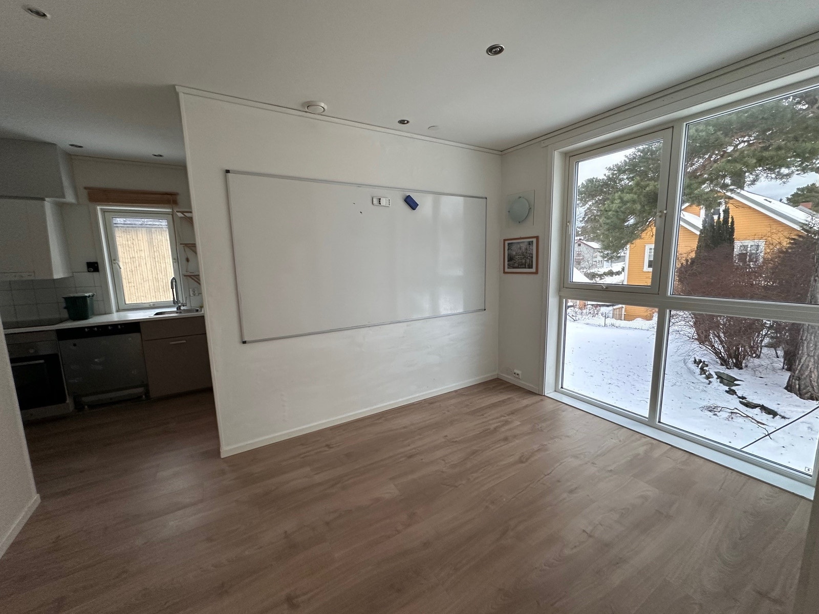 Utgang til deilig veranda fra stue Galleribilde