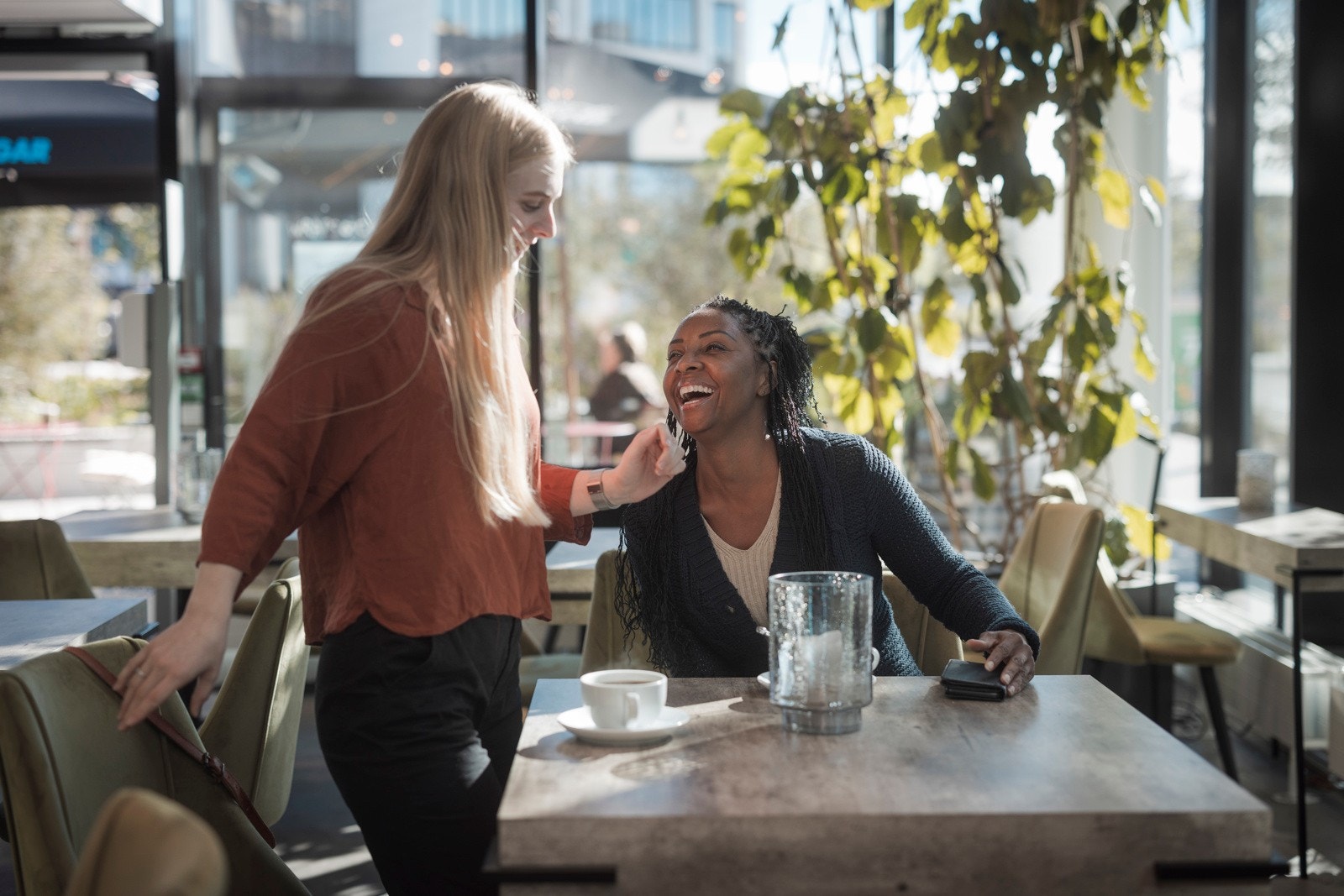 Ulven har mye å by på - og på Wrapps & Coffee kan du ta deg den matbit eller en kopp kaffe - det er bare magen som stopper deg! Galleribilde
