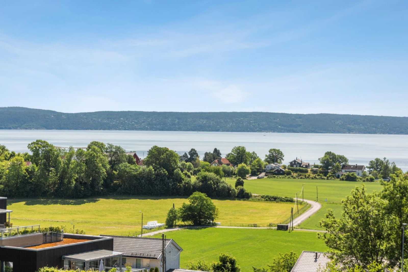 Utsikt fra eiendommen. Galleribilde