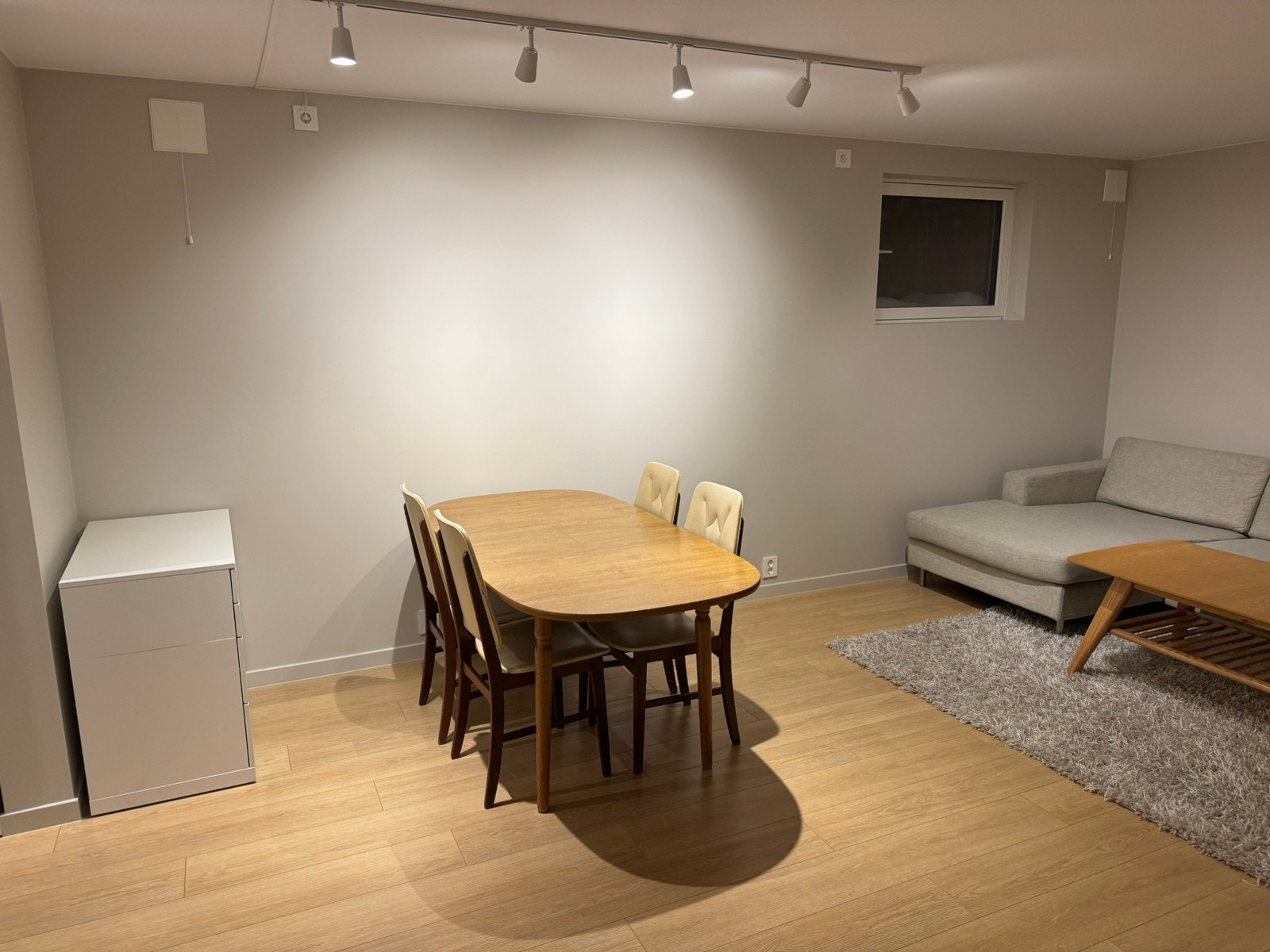 Spiseplass med plass til gjester Galleribilde