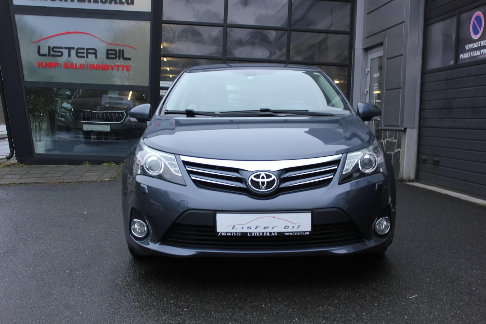 Toyota Avensis Executive 1,8 VVT-i automat-pen og velholdt!