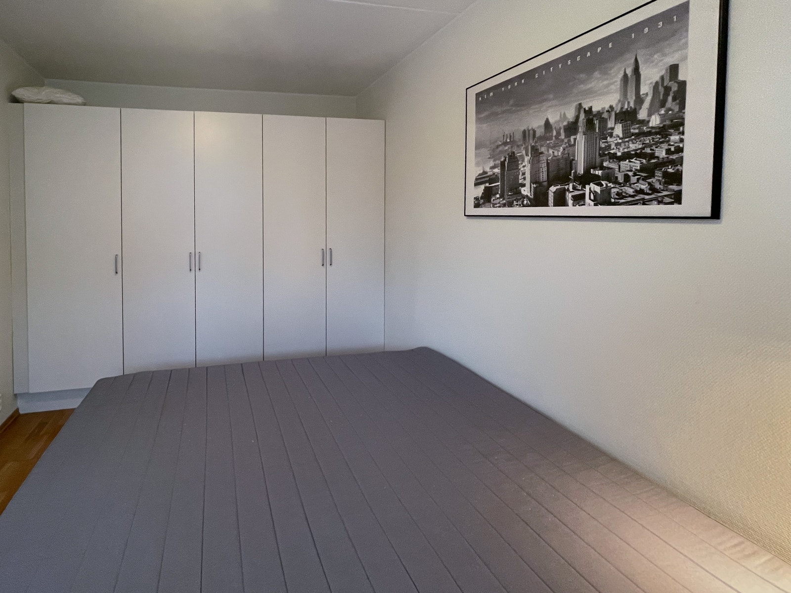 Seng / garderobe Galleribilde