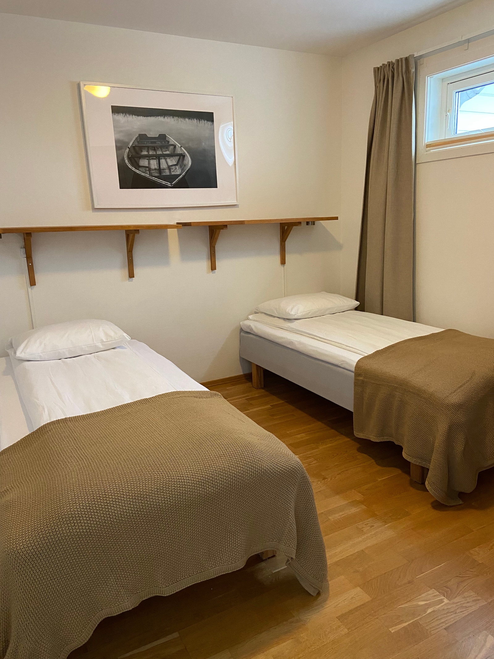 1. soverom med god skapplass Galleribilde