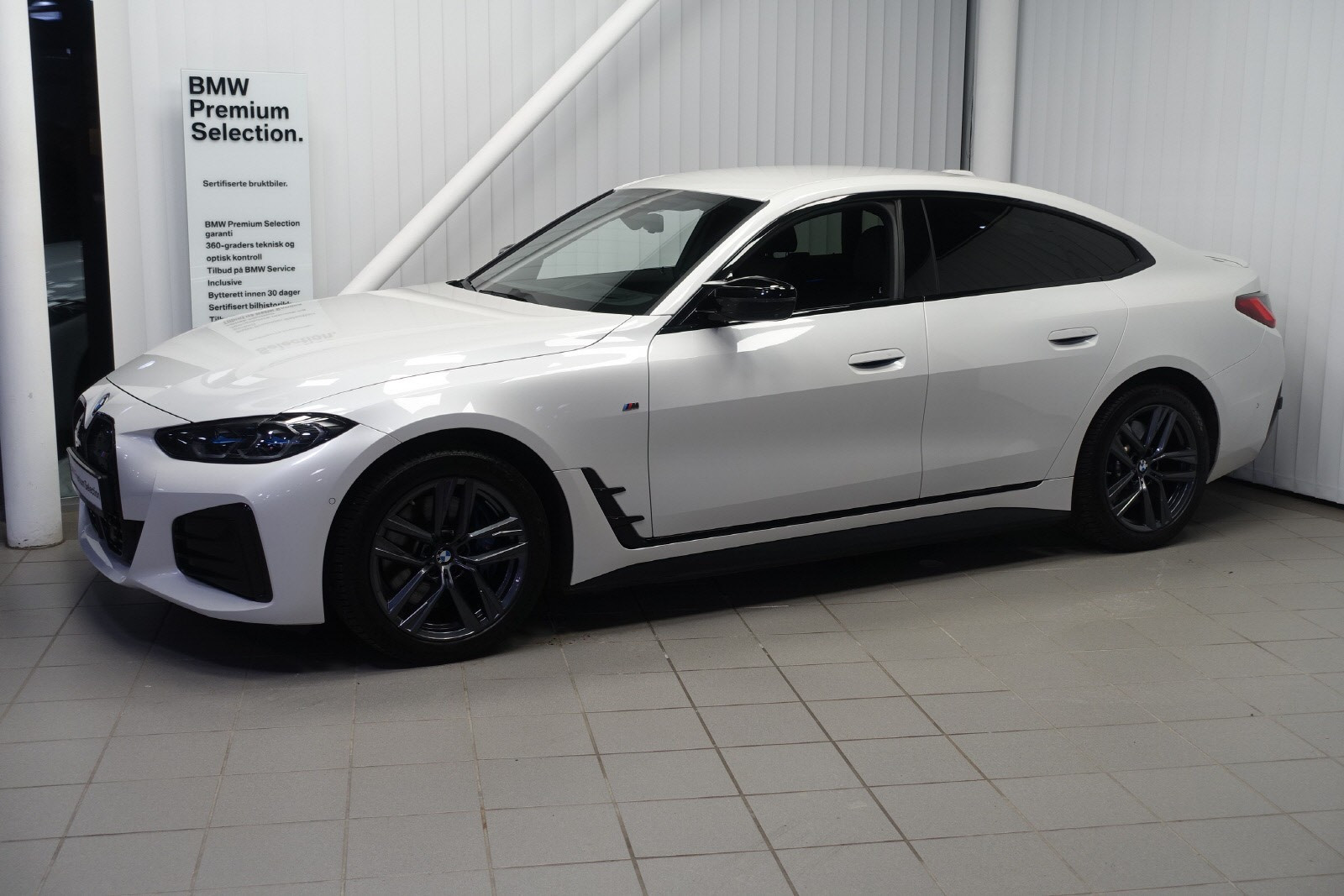 BMW i4 M50 Fully Charged HUD Active Cruise Kupevarmer m/App HiFi 3