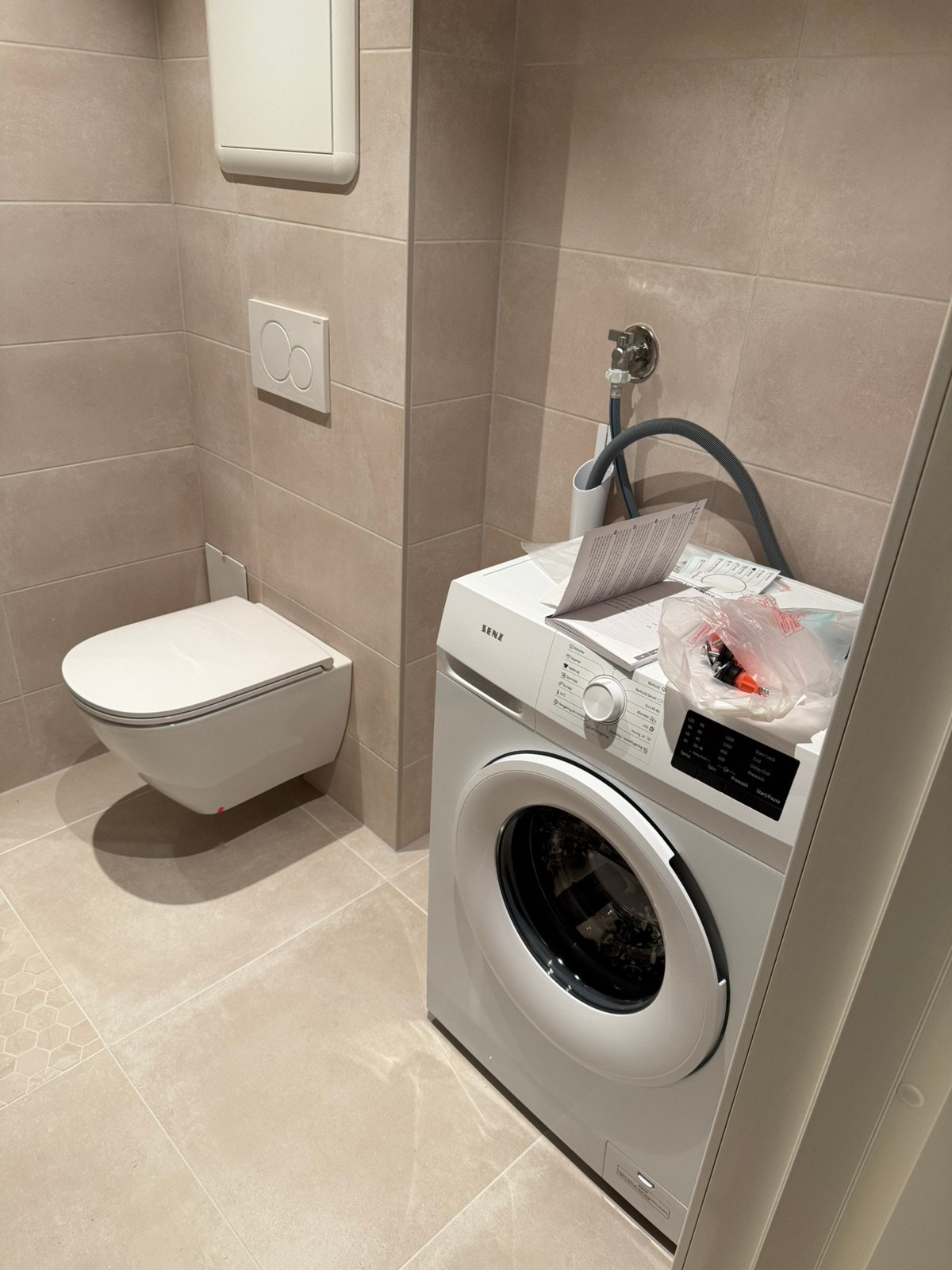 Helt nytt bad m vaskemaskin Galleribilde