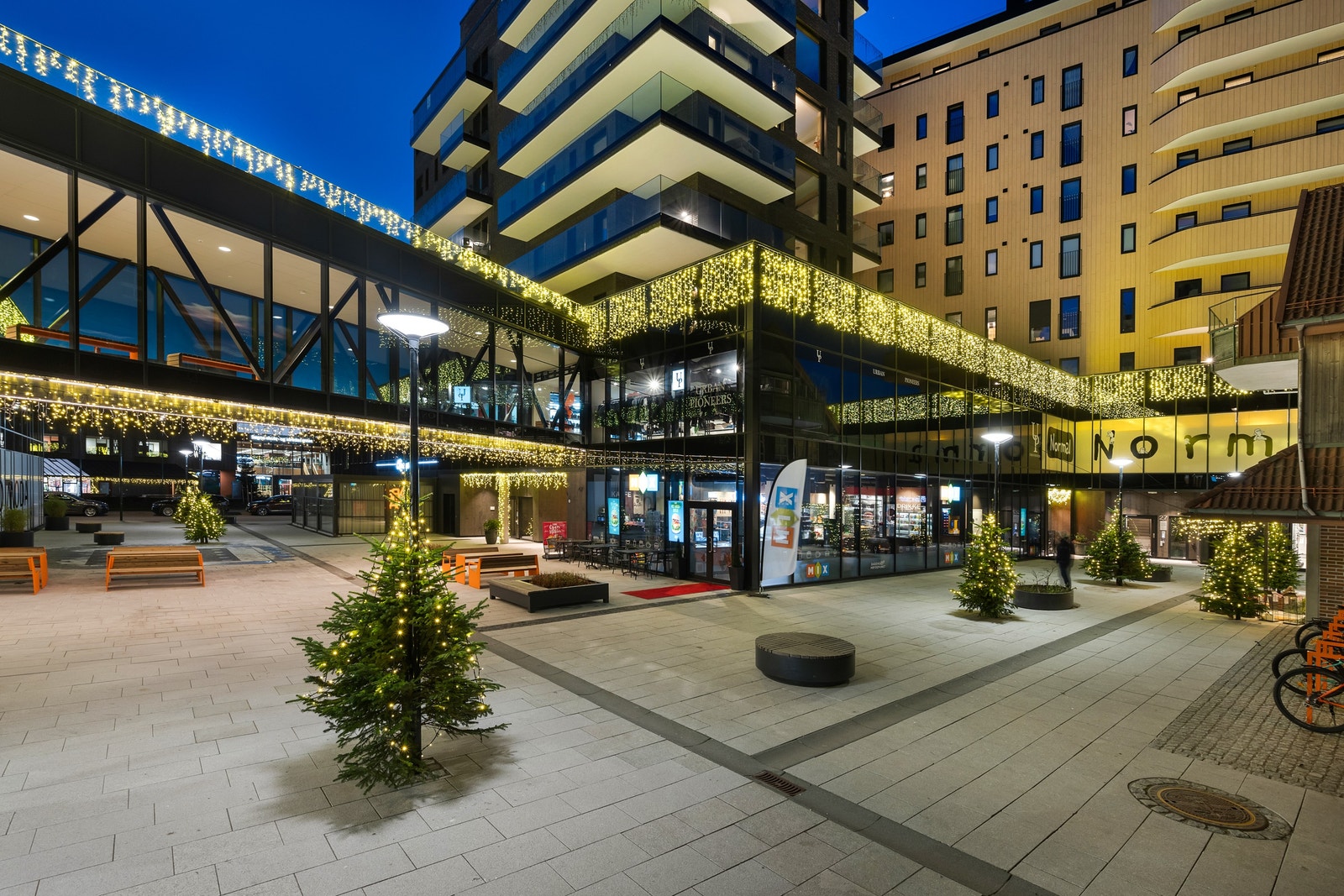 Miljøet en kveldsstund på Tangvall Arena Galleribilde