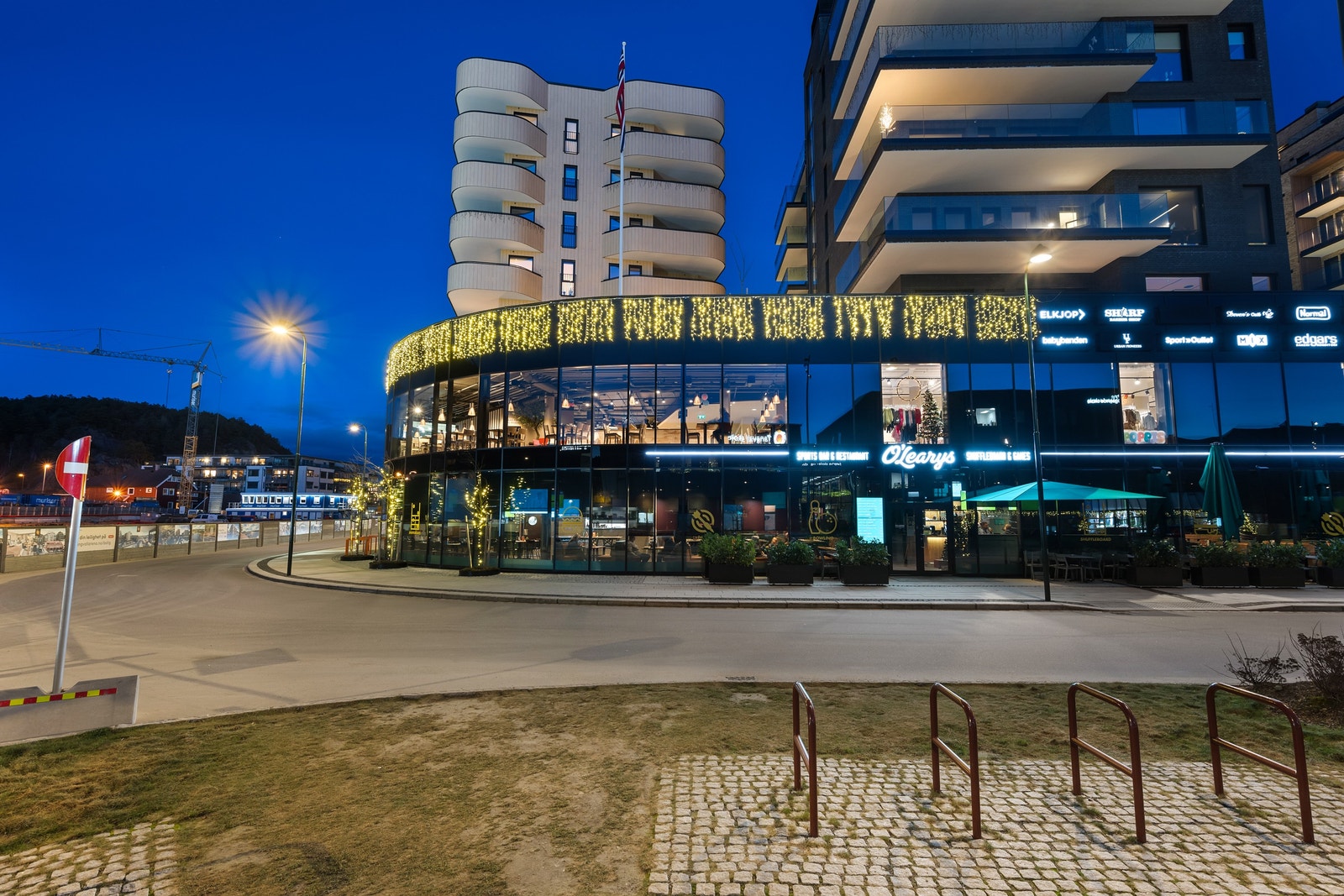 Miljøet en kveldsstund på Tangvall Arena Galleribilde