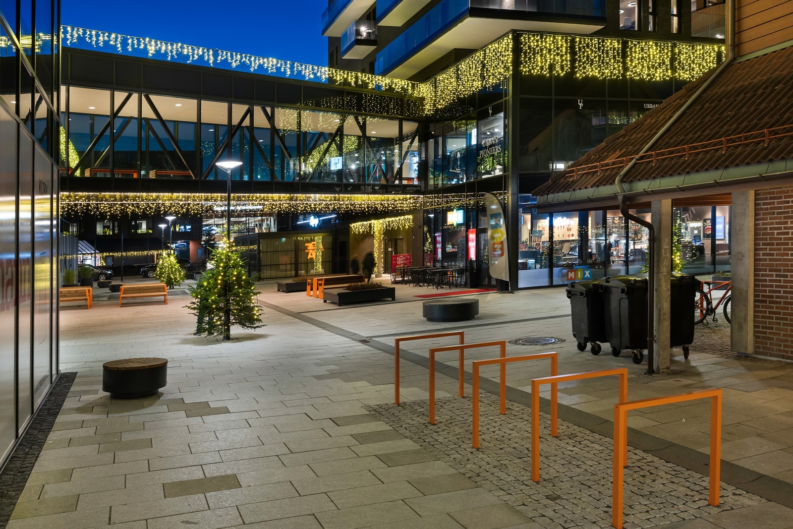 Miljøet en kveldsstund på Tangvall Arena Galleribilde