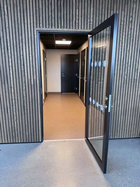 Garderobe/dusj/toalett sone Galleribilde