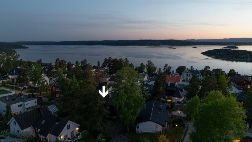 Via Nova 13 ha en solrik beliggenhet i Nordstrandskråningen, i et område mange mener har en av Oslos flotteste boområde Galleribilde