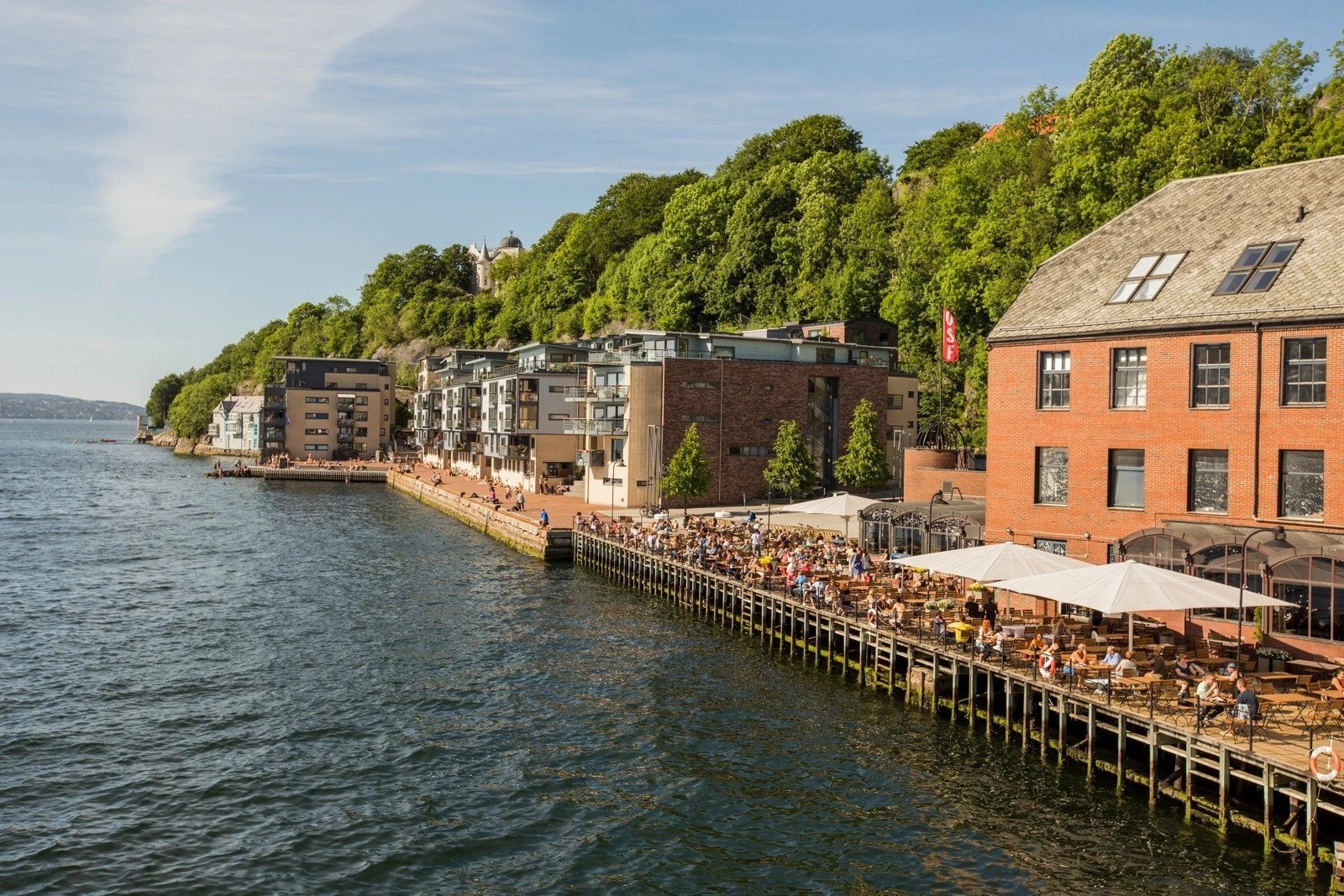 Verftet ligger på vestsiden av Nordneshalvøyen og byr på konserter, restaurant, badeplasser m.m. Galleribilde