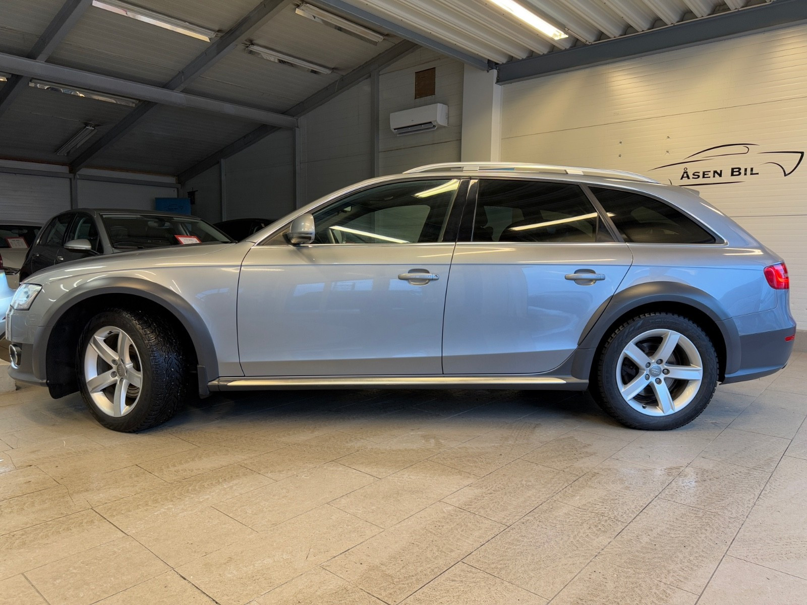 Audi A4 allroad 2.0-TDI-163HK-AUT-QUATTRO*WEBASTO*KROK*PDC*DAB*BT*XENON 2